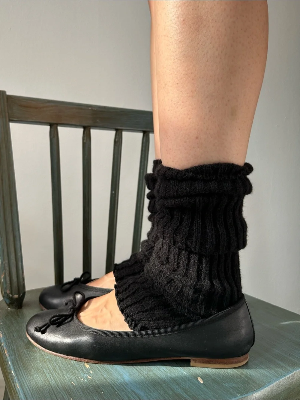 Black acrylic ribbed knit leg warmers